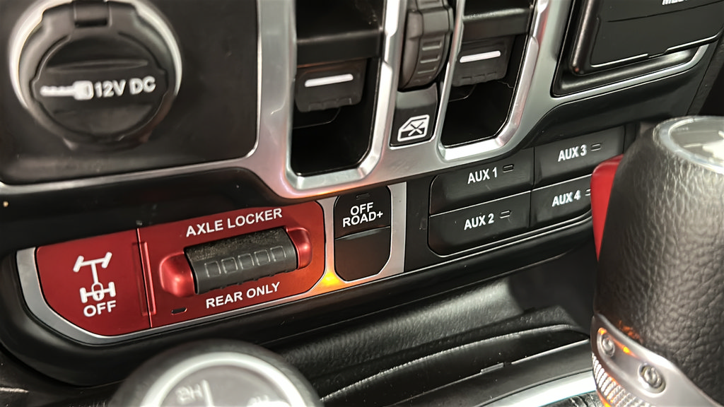 Used 2024 Jeep Wrangler Unlimited AWD/4WD image 18