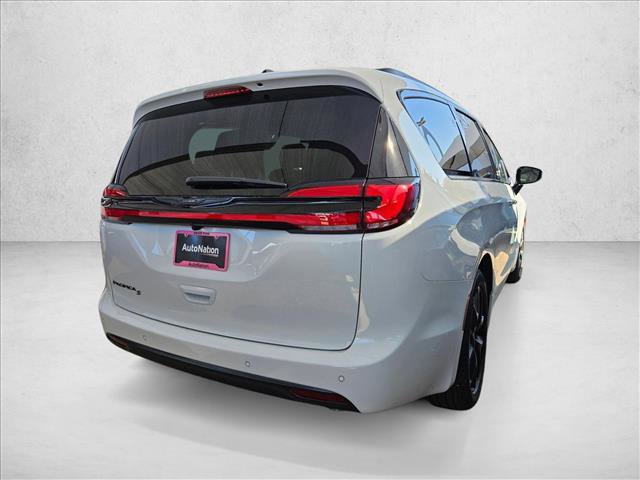 New 2026 Chrysler Pacifica Select w/ S Appearance Package image 2