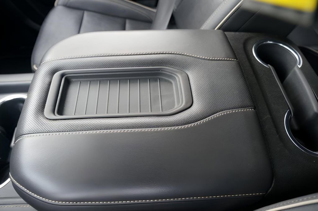 Used 2023 GMC Yukon SLT image 25