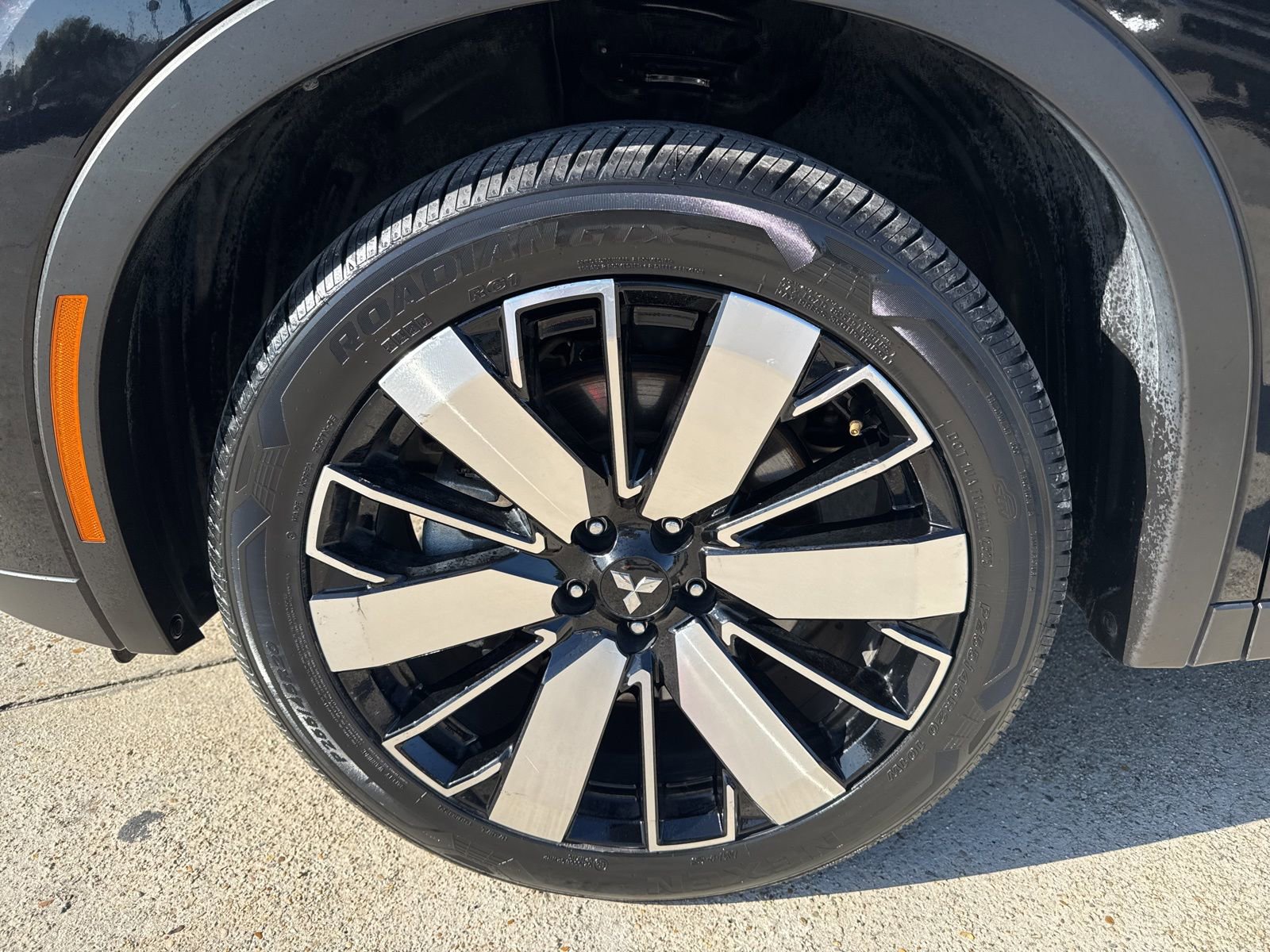 Used 2025 Mitsubishi Outlander SE image 11