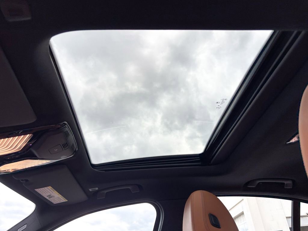 Certified 2022 BMW 330i xDrive Sedan w/ Driving Assistance Package AWD/4WD image 15