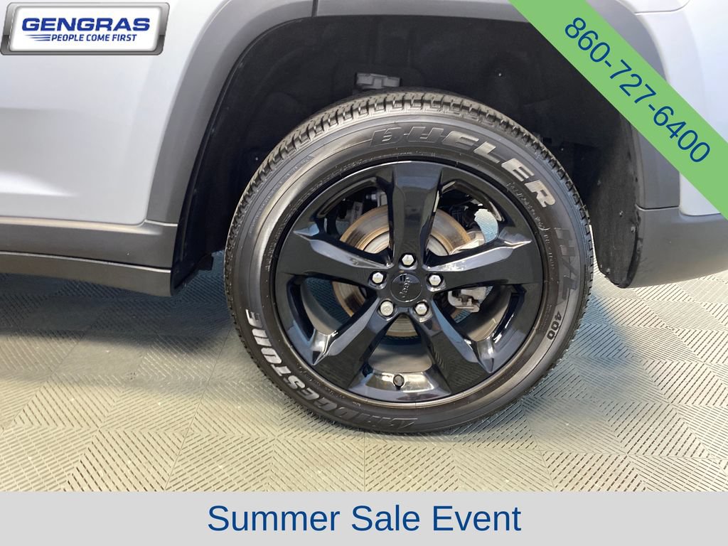 Used 2024 Jeep Grand Cherokee Altitude AWD/4WD image 32