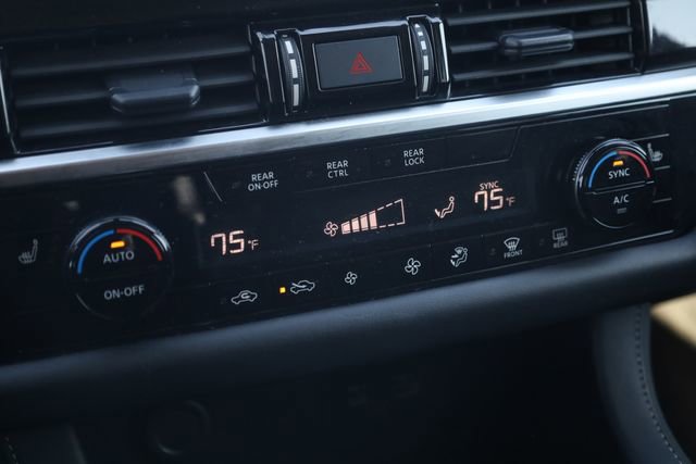 Used 2025 Nissan Pathfinder SV AWD/4WD image 18