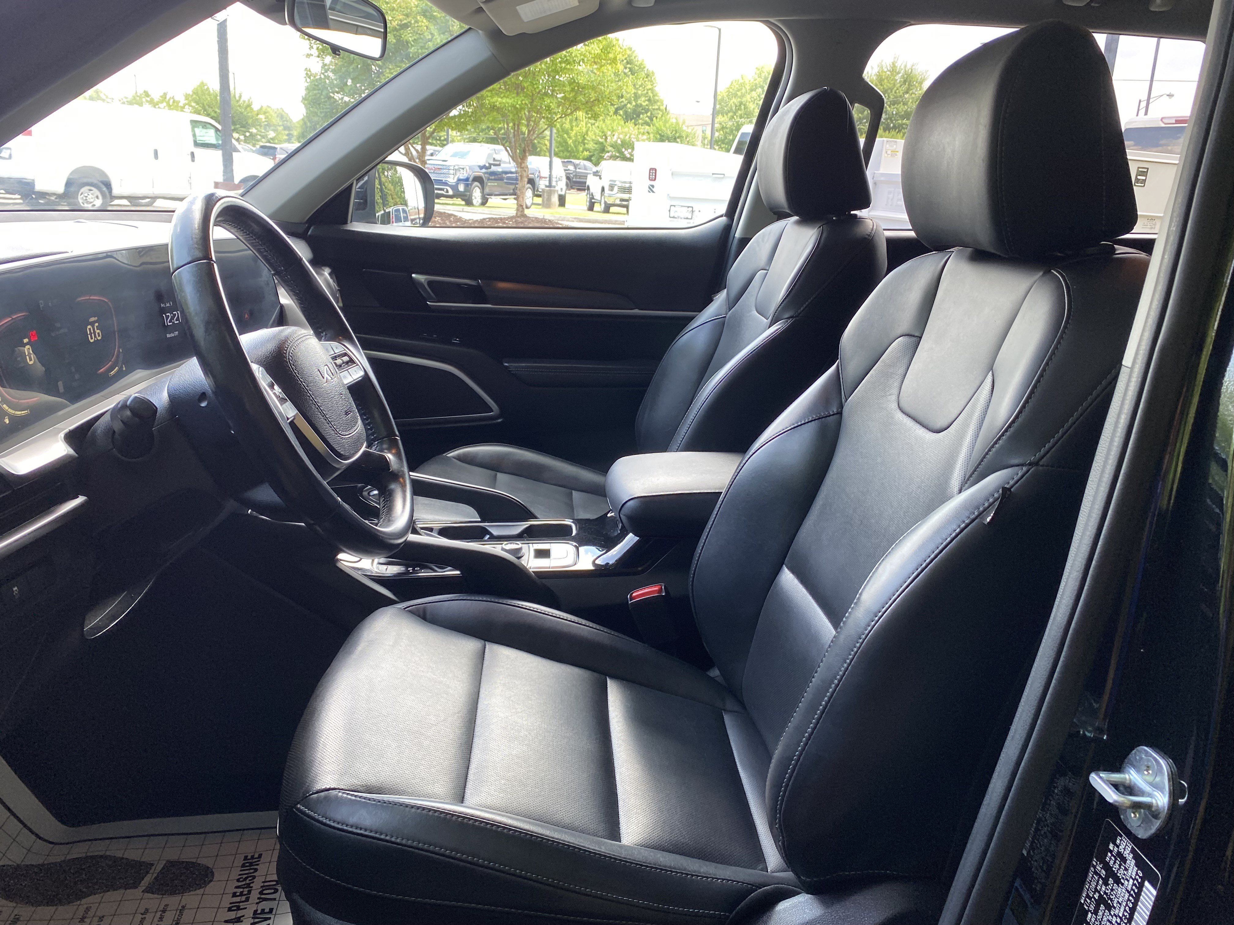 Used 2023 Kia Telluride S AWD/4WD image 16