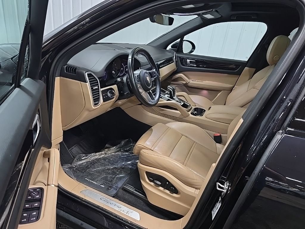Used 2022 Porsche Cayenne image 30