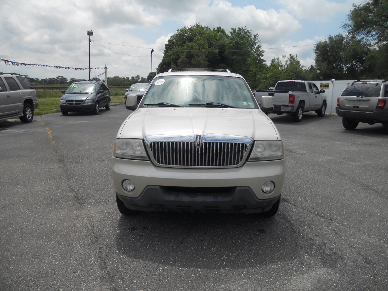 Used 2005 Lincoln Aviator AWD image 3