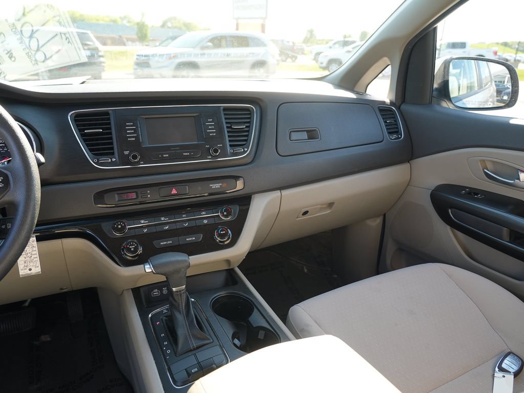 Used 2018 Kia Sedona L FWD image 20