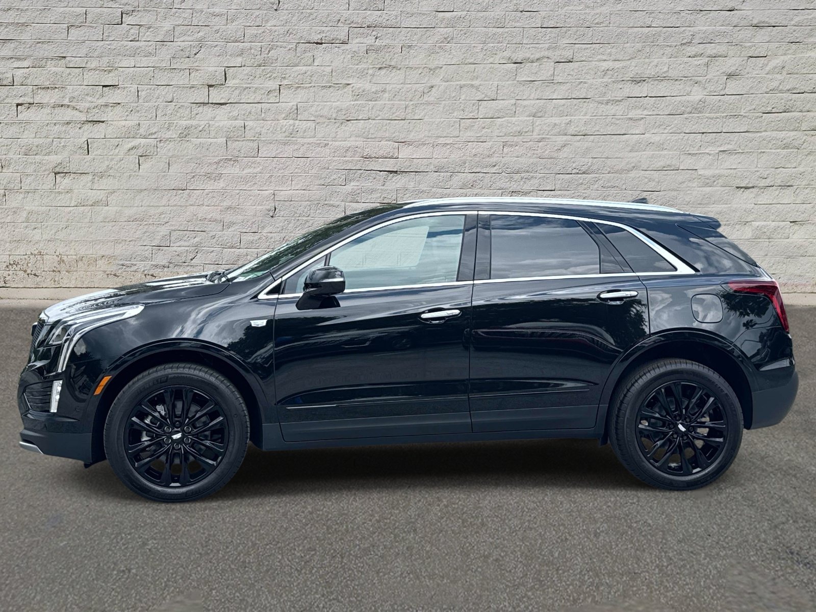 New 2026 Cadillac XT5 Premium Luxury FWD image 2