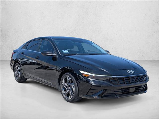 Used 2025 Hyundai Elantra SEL FWD image 3