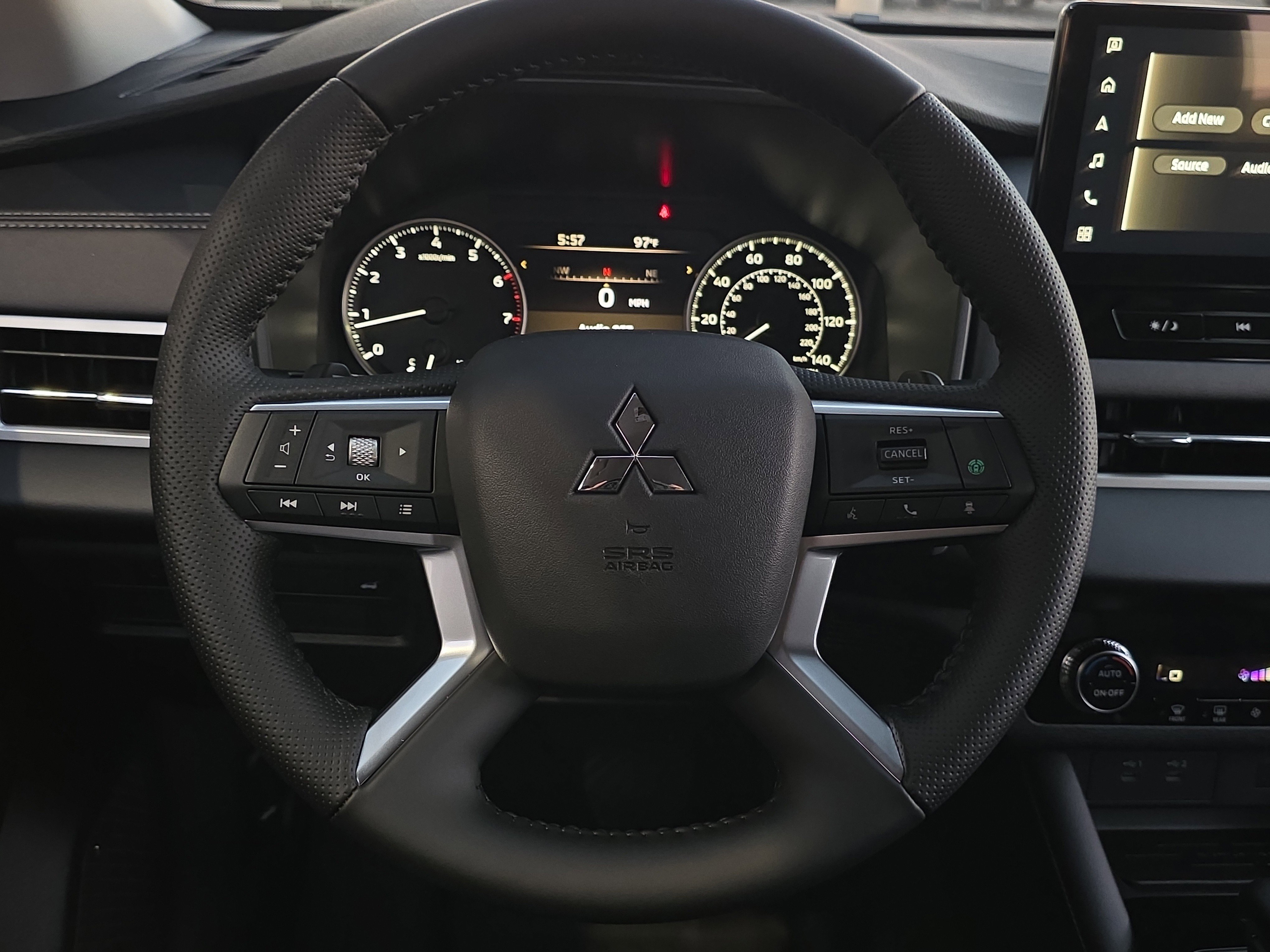 New 2025 Mitsubishi Outlander SE image 11