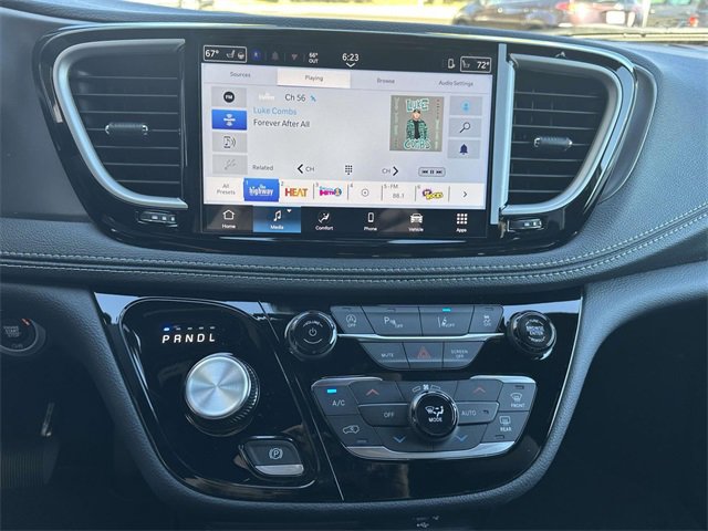 New 2026 Chrysler Pacifica Select image 9