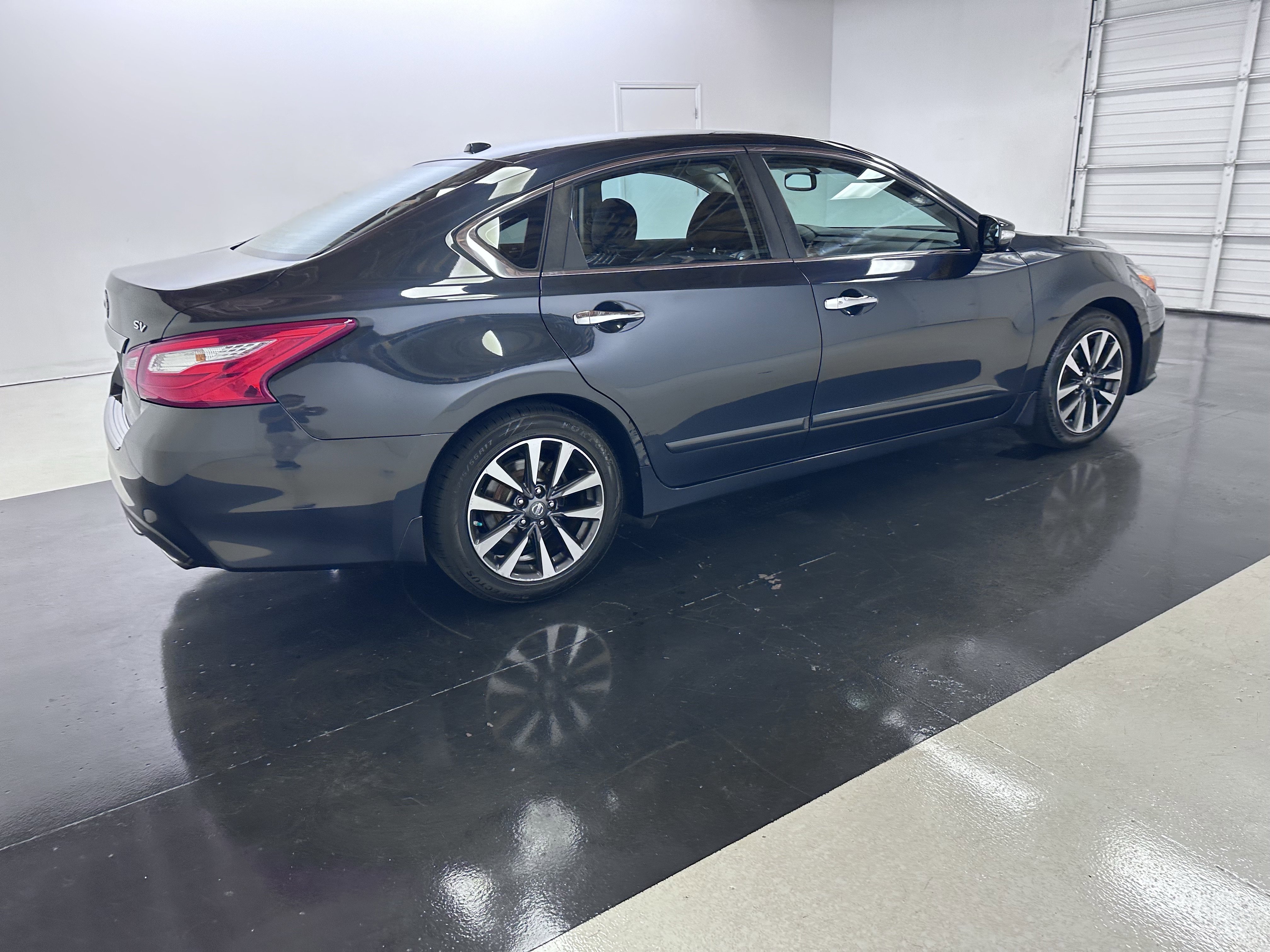 Used 2016 Nissan Altima 2.5 SV w/ Convenience Package FWD image 13