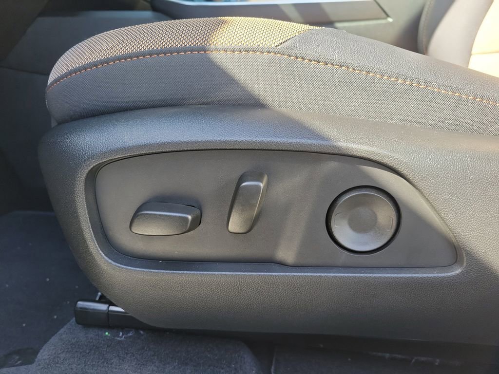 Used 2025 Chevrolet Equinox ACTIV w/ Convenience Package III image 22