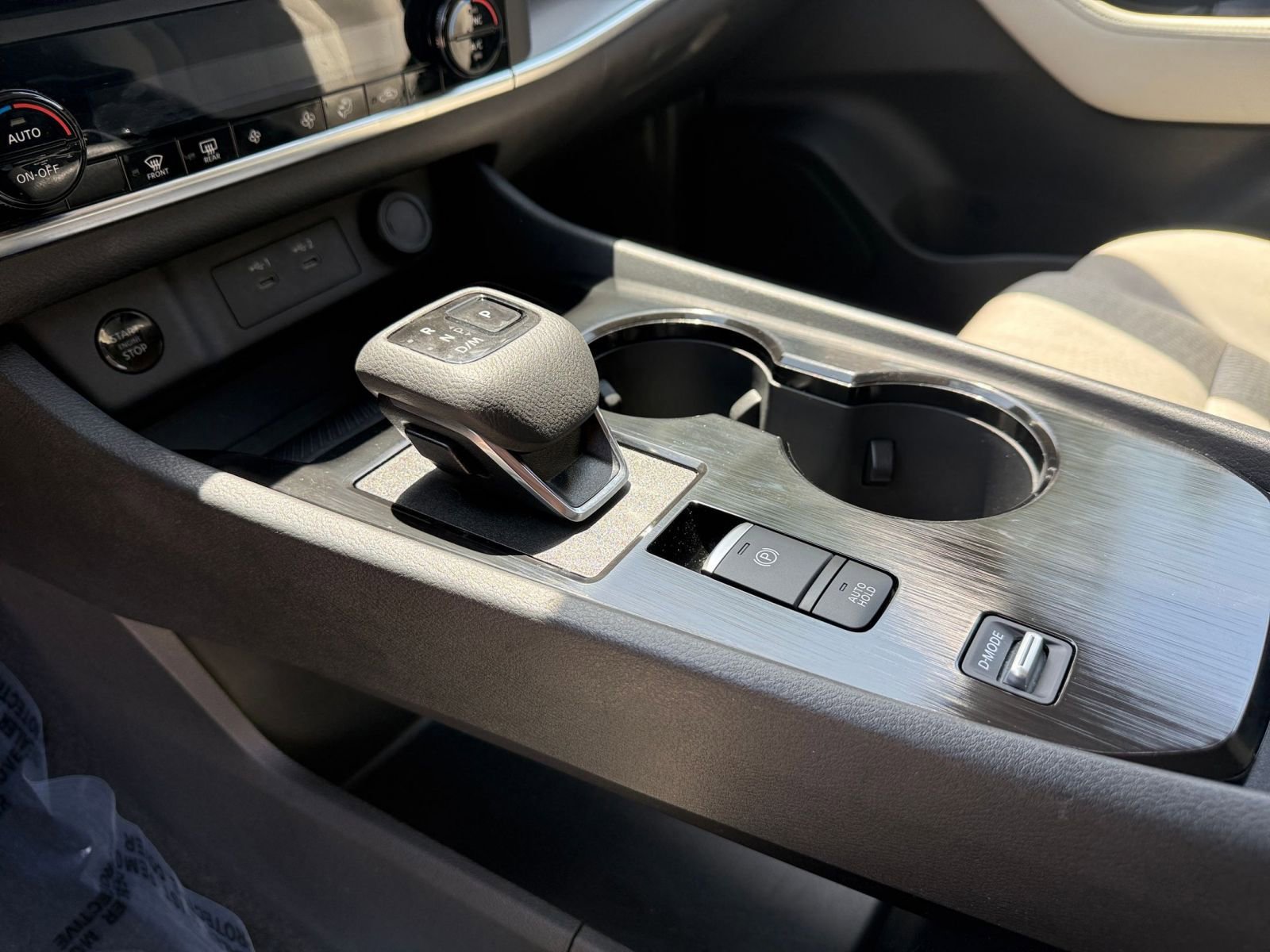 Used 2025 Nissan Rogue SV FWD image 39