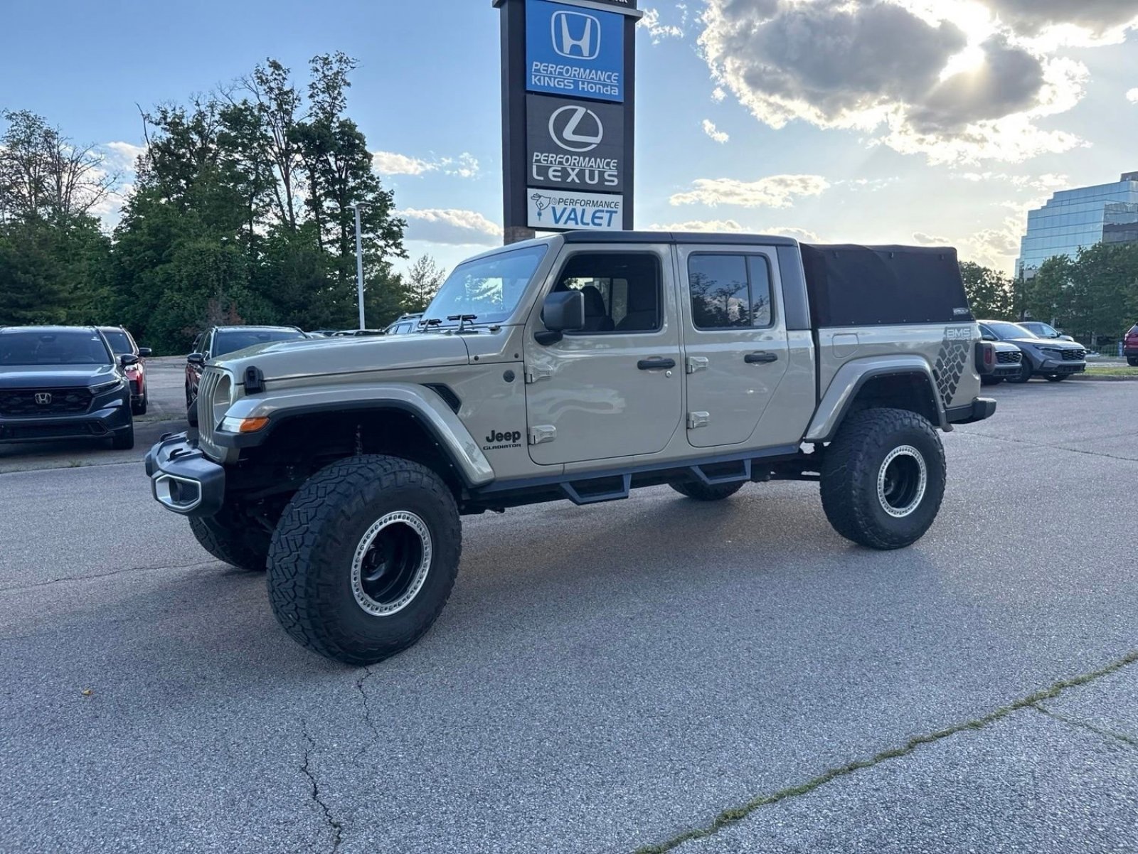 Used 2022 Jeep Gladiator Sport AWD/4WD image 11