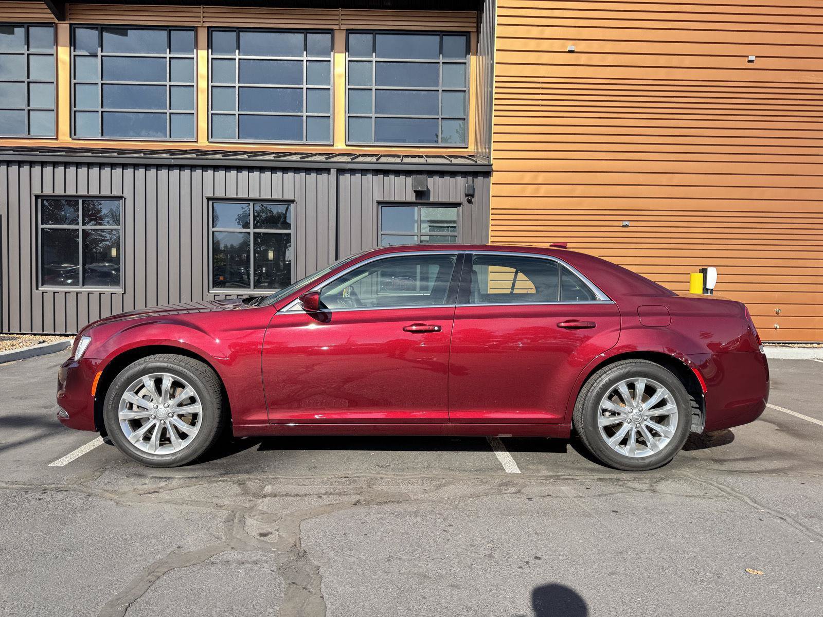 Used 2020 Chrysler 300 Touring L w/ Value Package AWD/4WD image 2