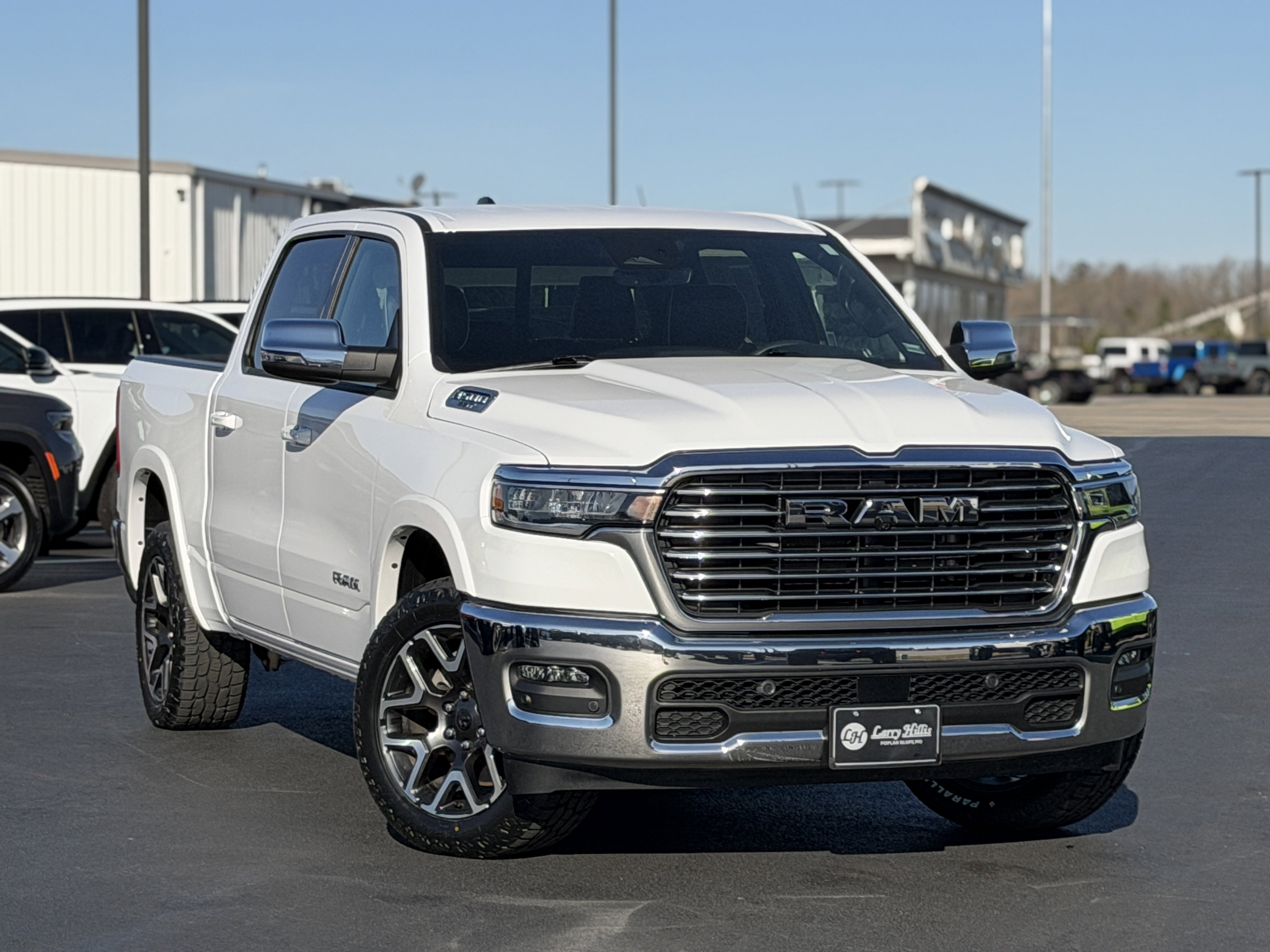 Used 2025 RAM 1500 Laramie AWD/4WD image 3