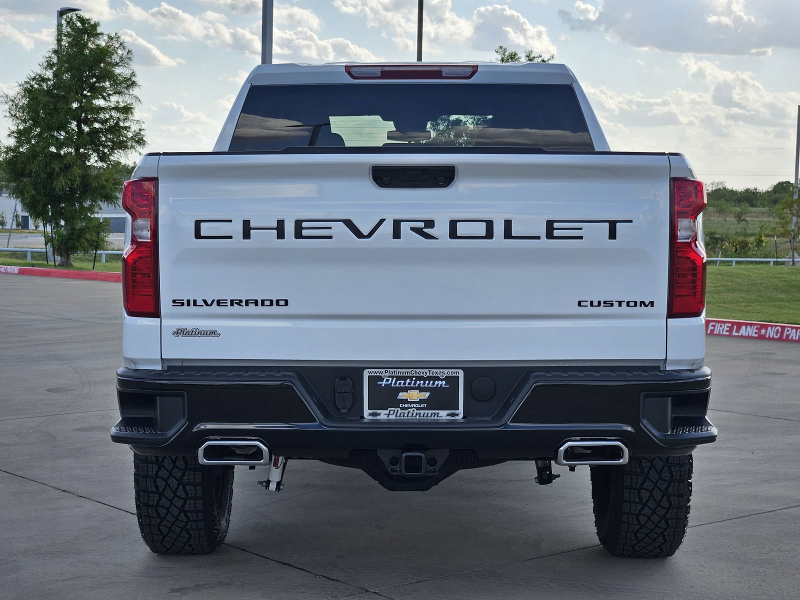 New 2026 Chevrolet Silverado 1500 Custom Trail Boss w/ LPO, Dark Essentials Package AWD/4WD image 8