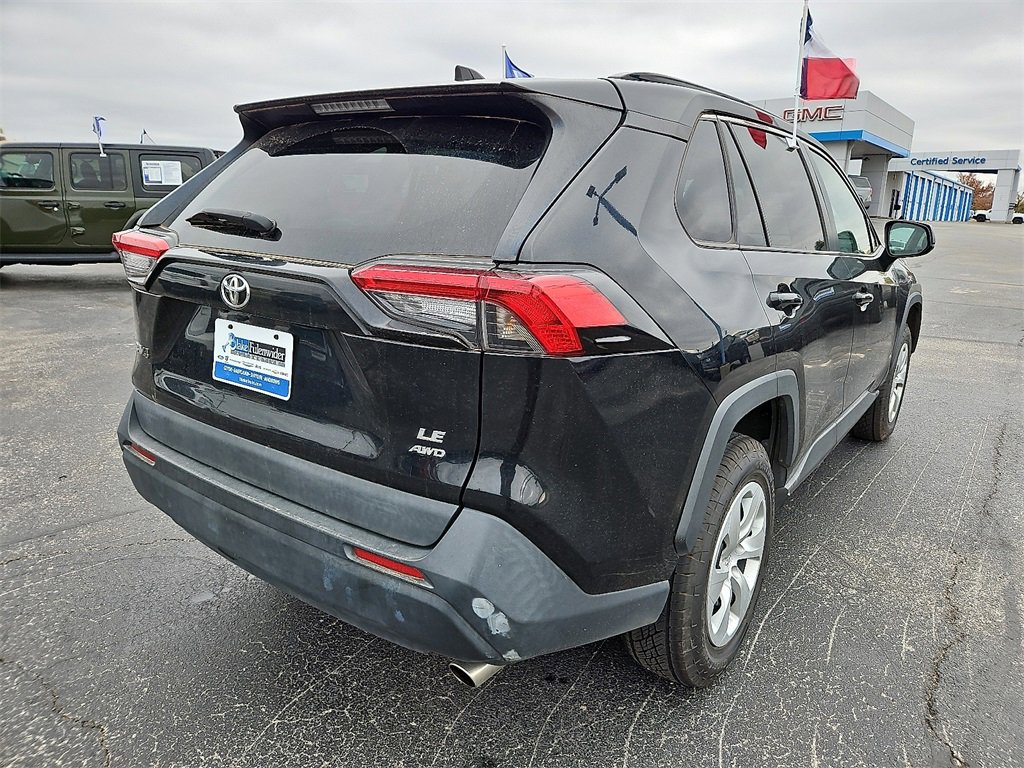 Used 2021 Toyota RAV4 LE image 6