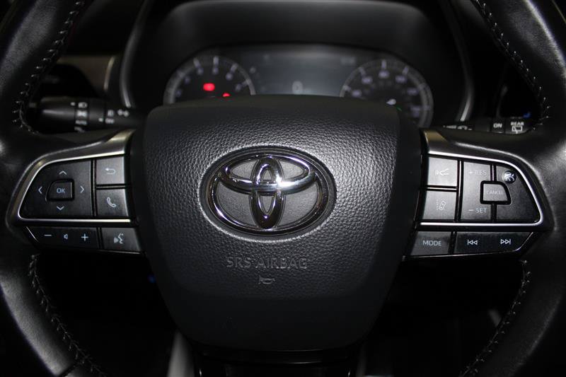 Used 2021 Toyota Highlander XLE AWD/4WD image 17