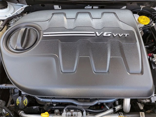 Used 2018 Jeep Cherokee Overland image 31