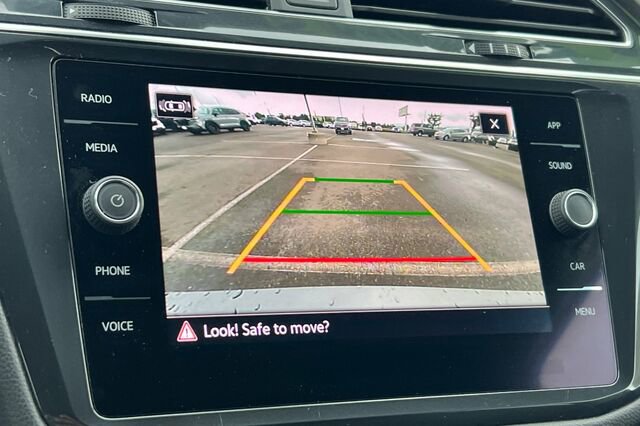 Certified 2022 Volkswagen Tiguan SE FWD image 19