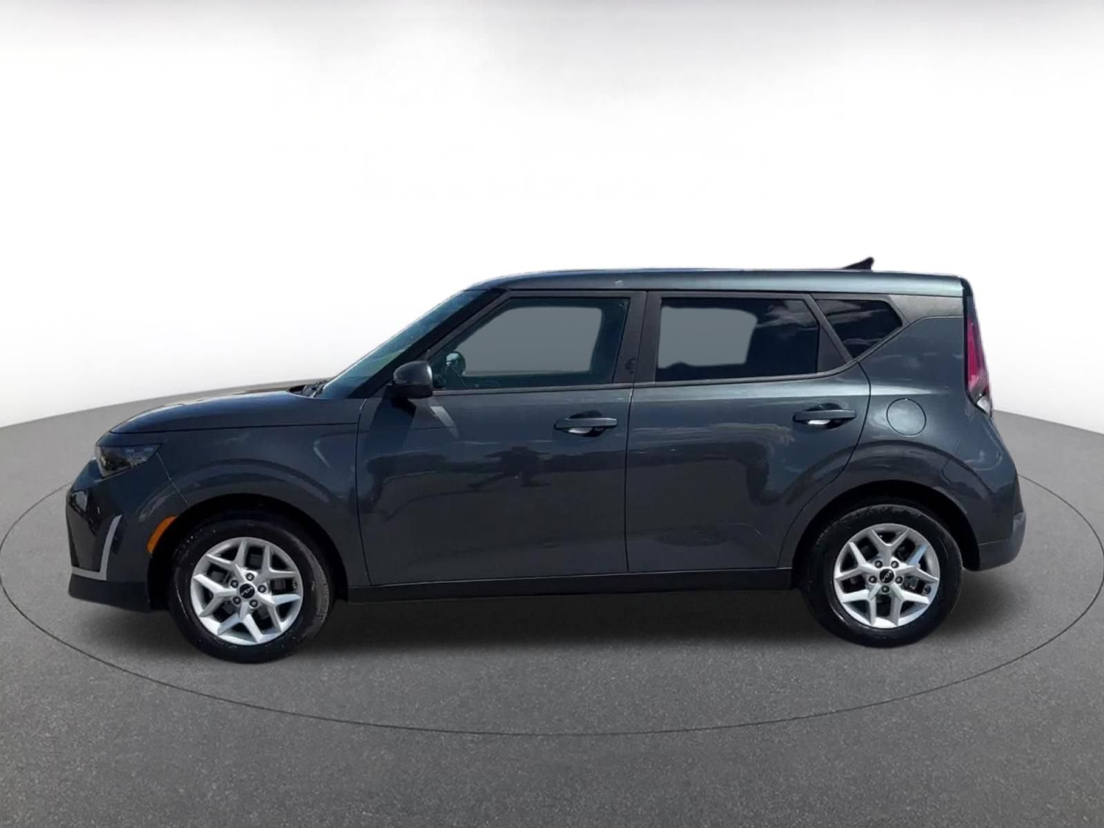 Used 2025 Kia Soul LX w/ LX Technology Package FWD image 8