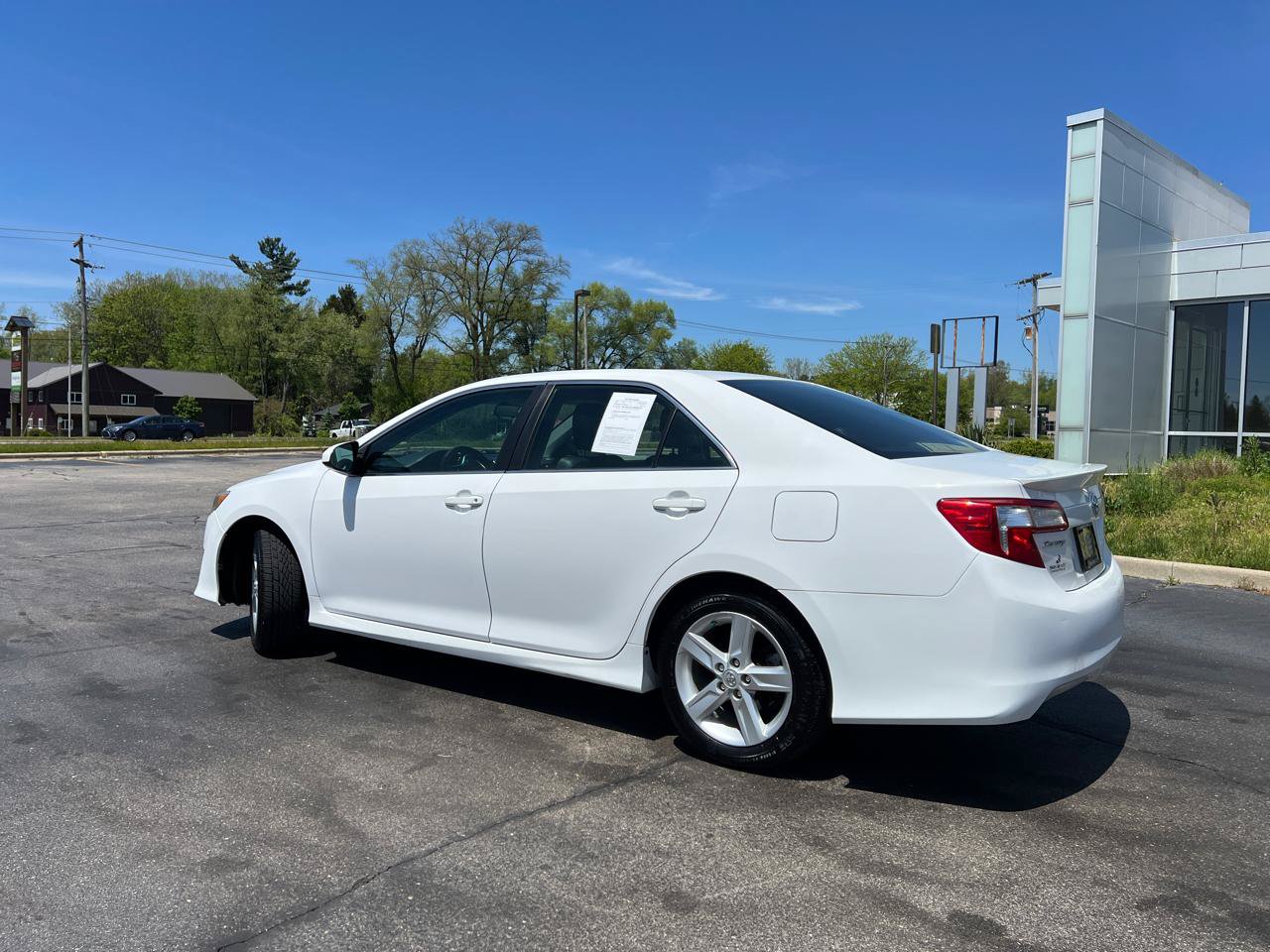 Used 2013 Toyota Camry SE FWD image 4