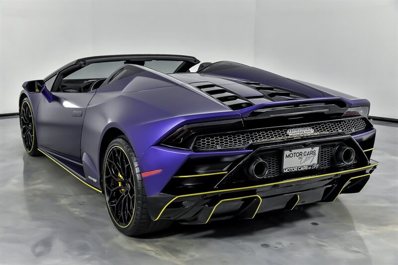 Used 2021 Lamborghini Huracan EVO RWD image 8