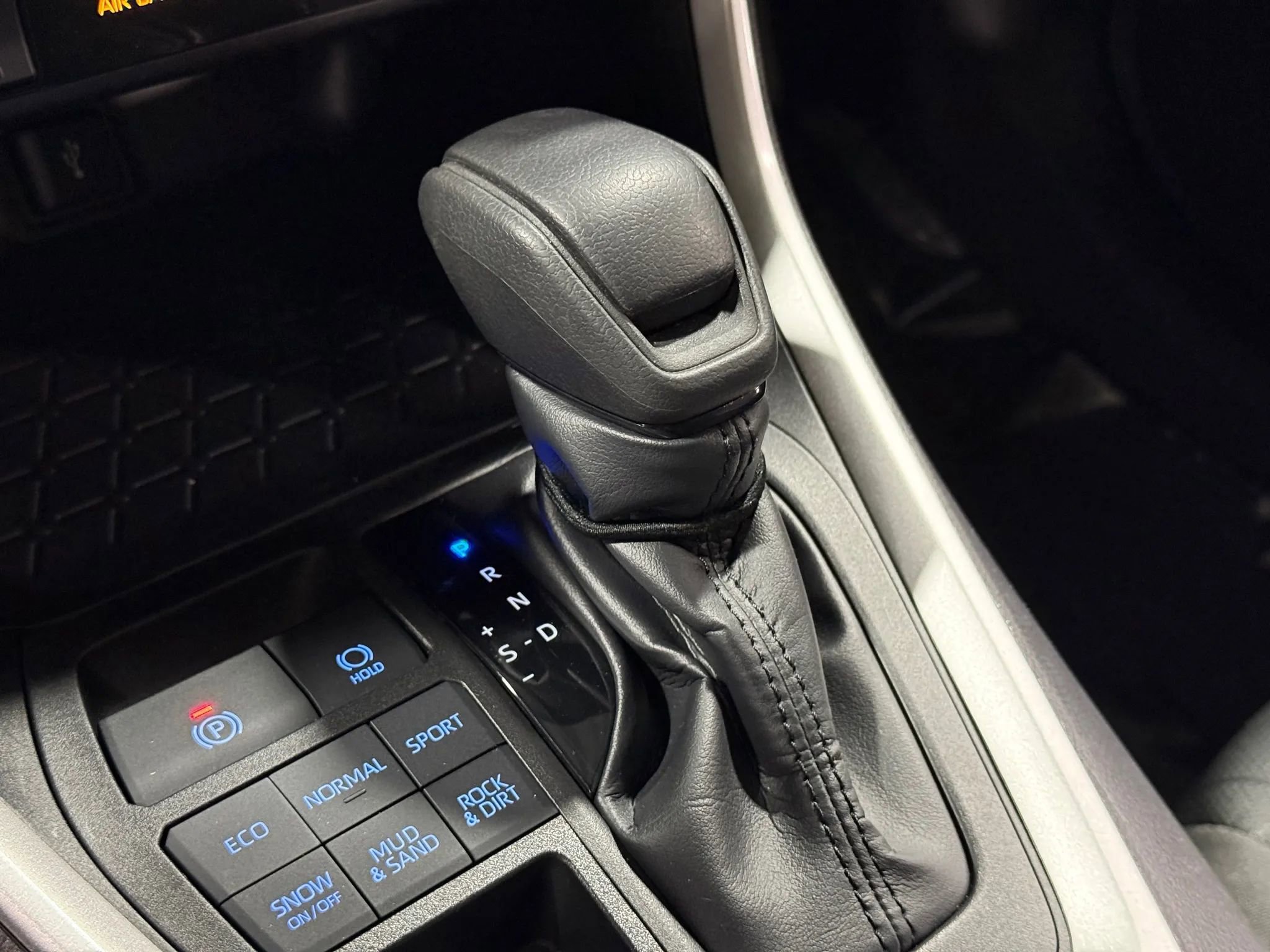 Used 2022 Toyota RAV4 XLE w/ Convenience Package image 38