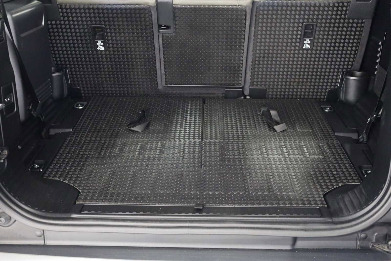 Used 2020 Land Rover Defender 110 SE image 39