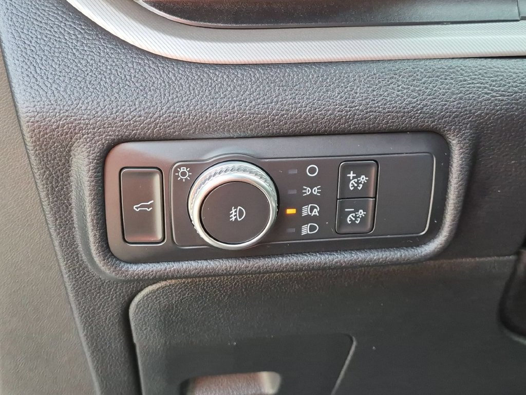 Used 2020 Ford Explorer XLT w/ Equipment Group 202A AWD/4WD image 16