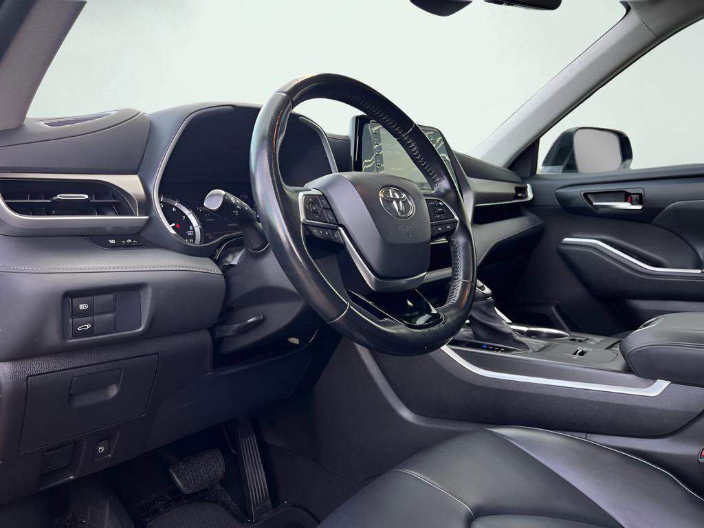 Used 2020 Toyota Highlander XLE image 57