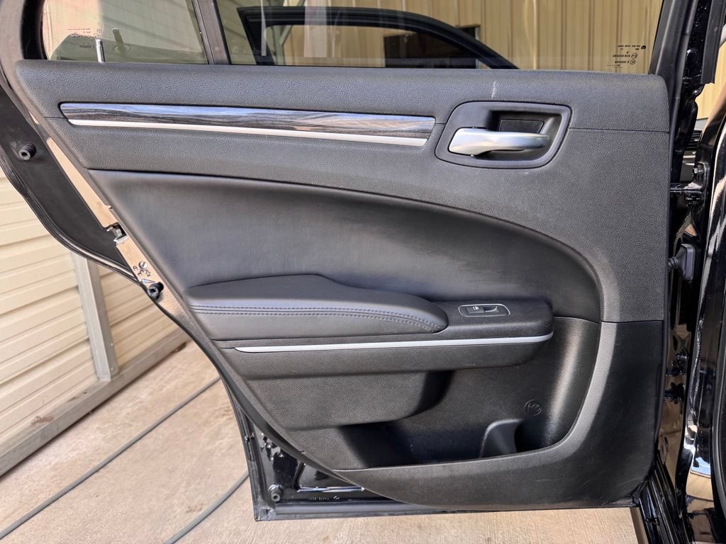 Used 2022 Chrysler 300 Touring L RWD image 22