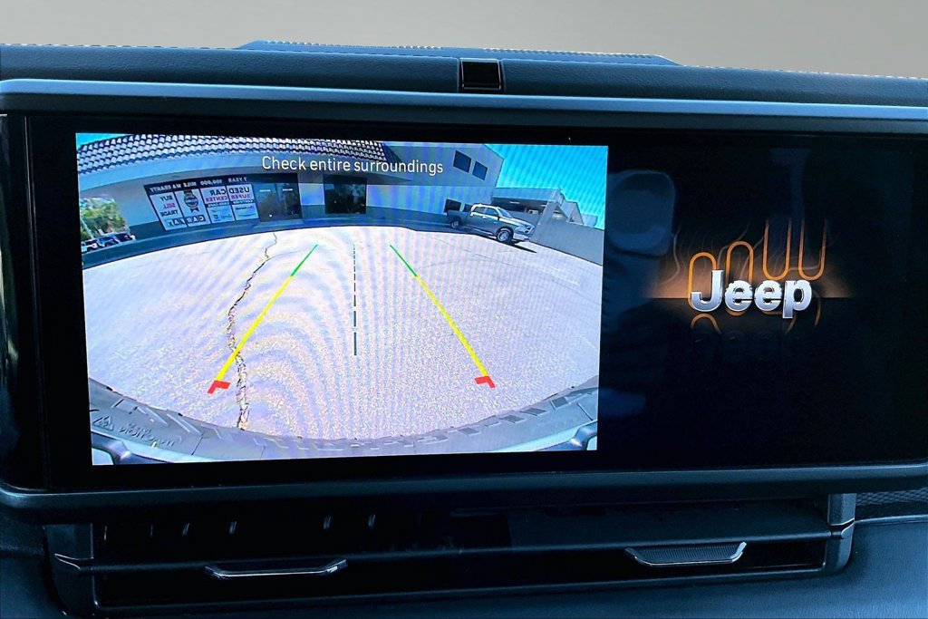 Certified 2025 Jeep Wrangler Unlimited Rubicon w/ Convenience Group AWD/4WD image 24