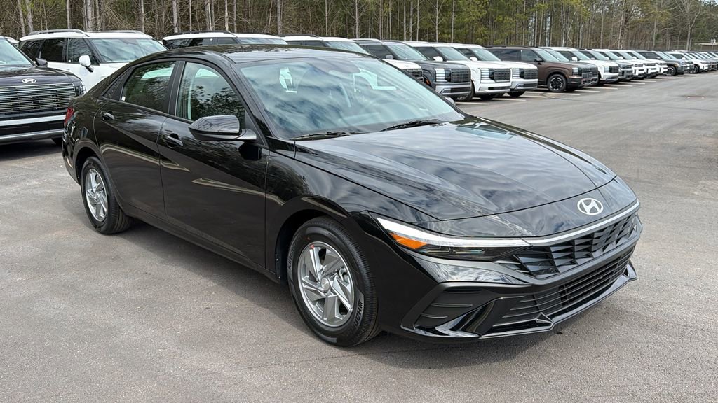 New 2026 Hyundai Elantra SE image 3