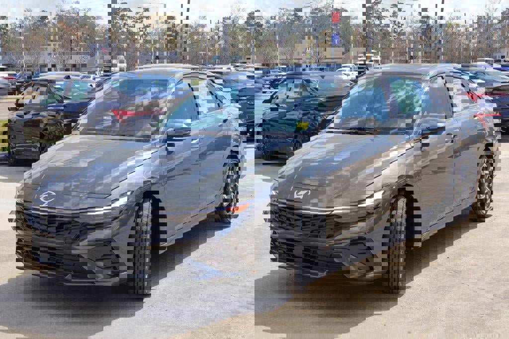 New 2026 Hyundai Elantra Limited image 28