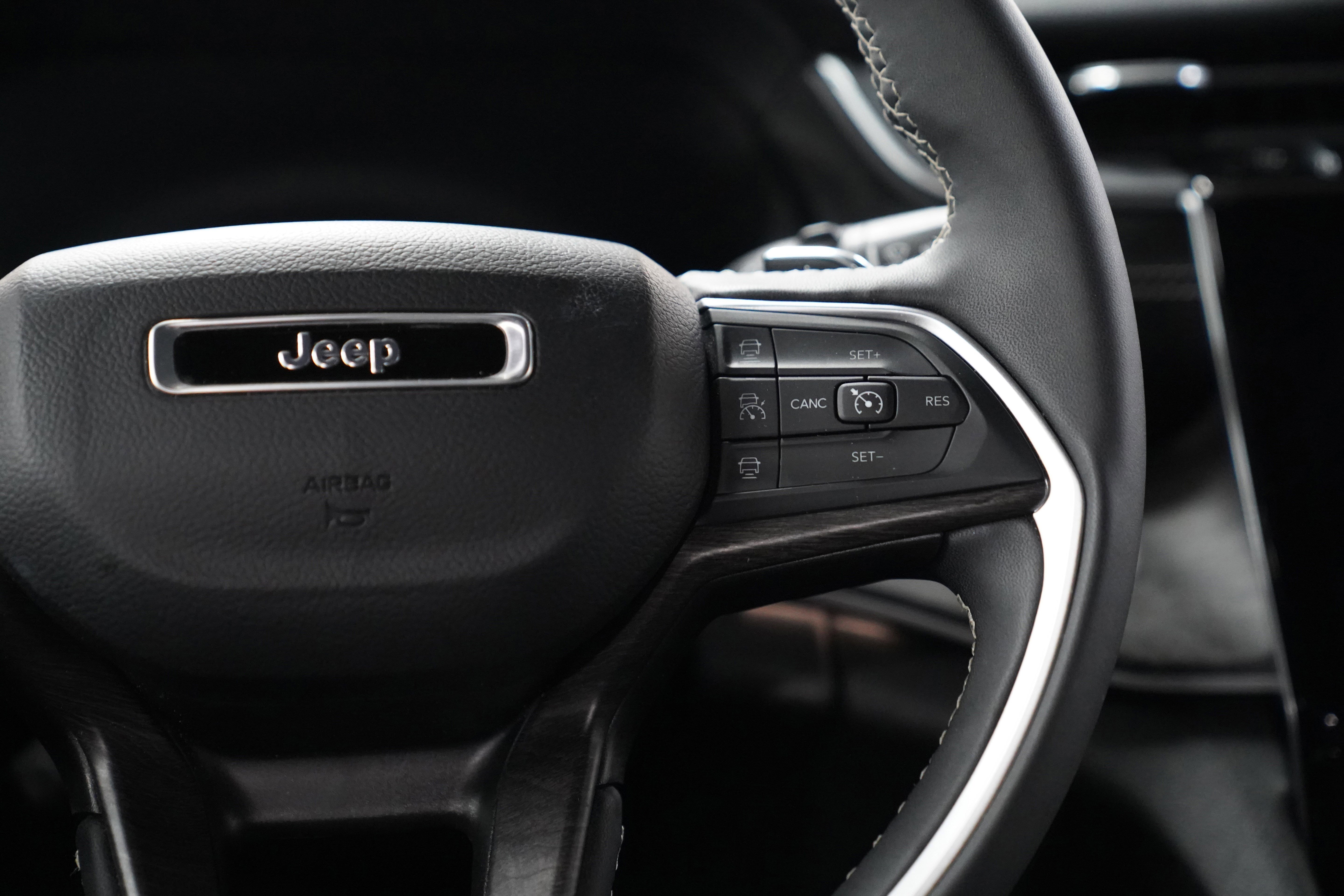 Certified 2024 Jeep Grand Cherokee L Limited w/ Luxury Tech Group II image 21