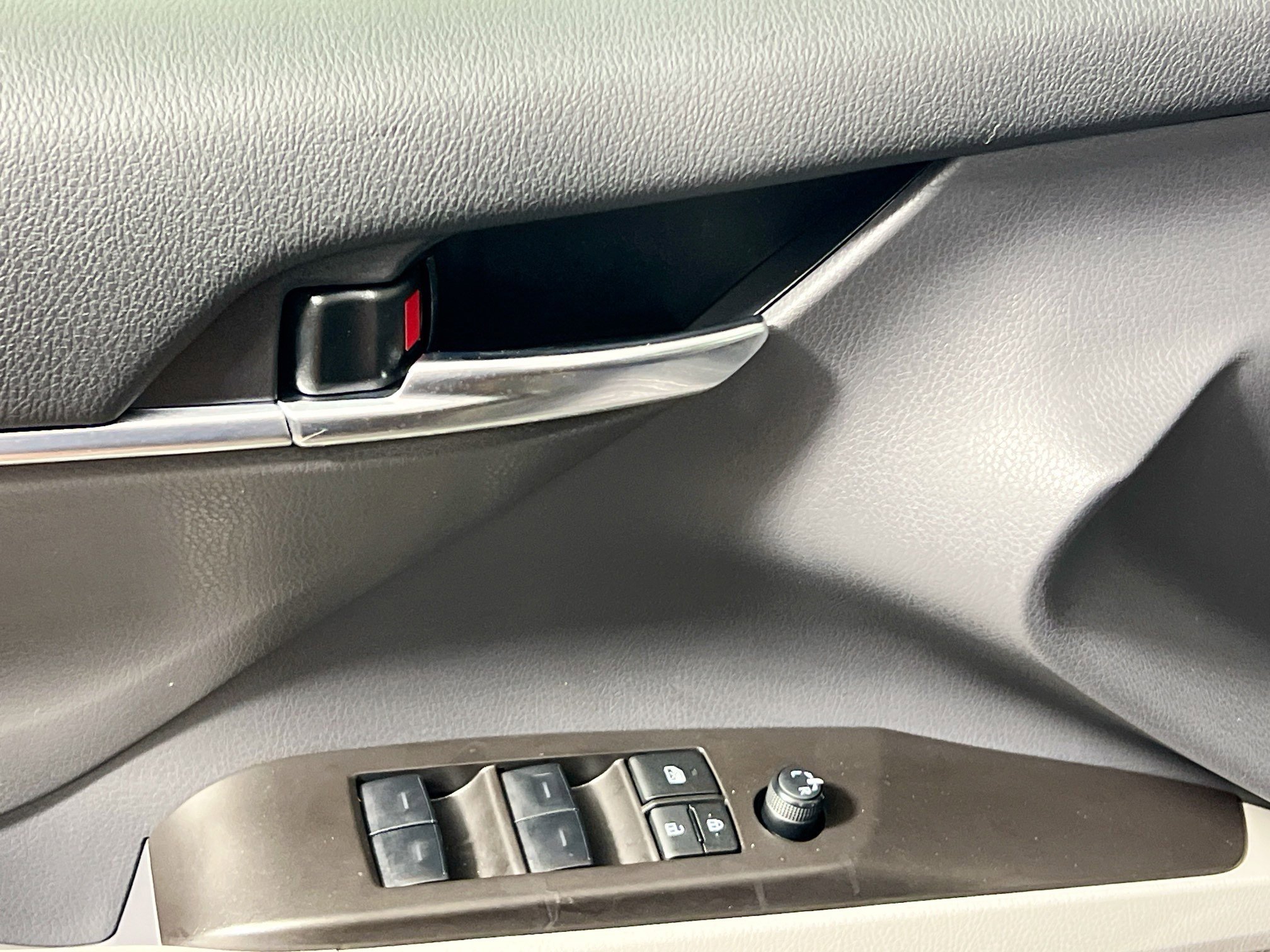 Used 2024 Toyota Camry LE w/ Convenience Package FWD image 16