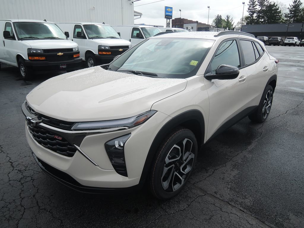 New 2026 Chevrolet Trax RS w/ Driver Confidence Package FWD image 3