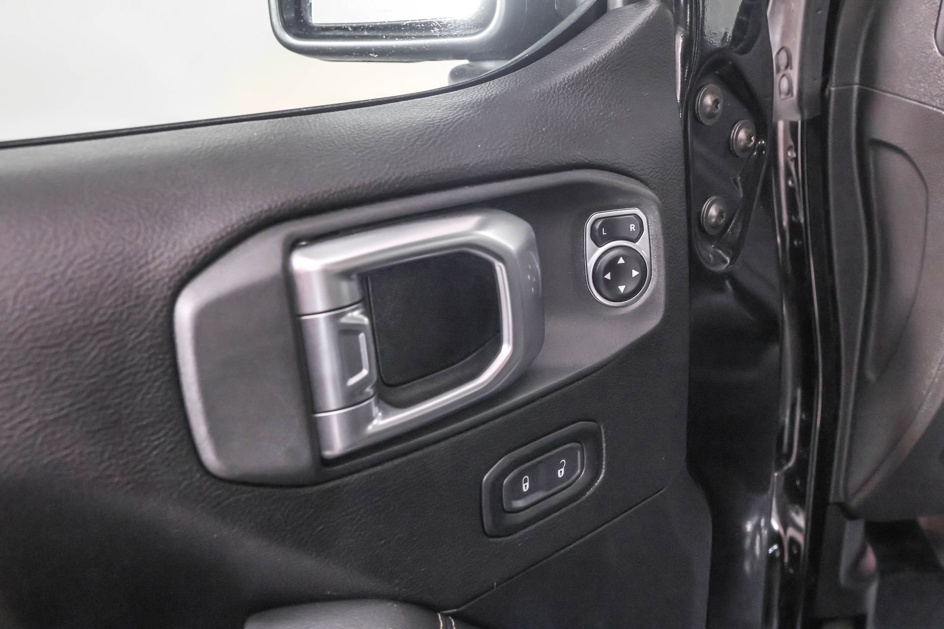 Used 2020 Jeep Wrangler Unlimited Sahara image 25