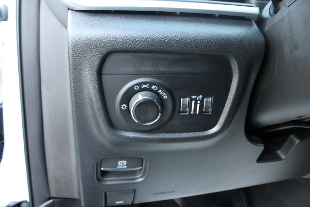 Used 2025 Jeep Grand Cherokee L Laredo AWD/4WD image 15