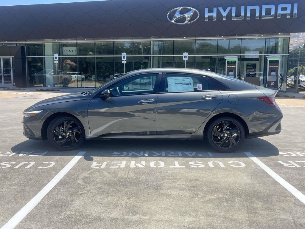 New 2026 Hyundai Elantra SEL Sport FWD image 6