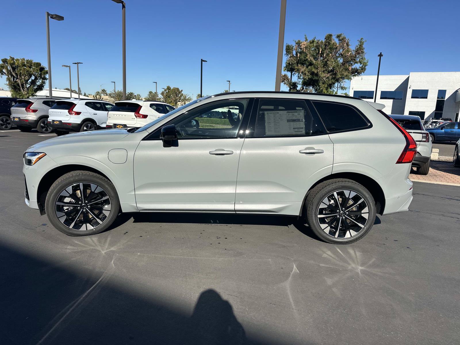 New 2026 Volvo XC60 T8 Plus w/ Climate Package AWD/4WD image 4