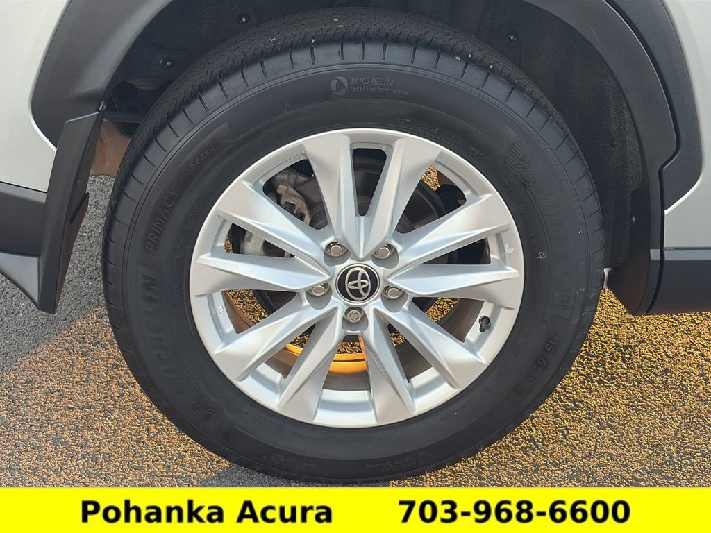 Used 2023 Toyota Corolla Cross LE AWD/4WD image 27