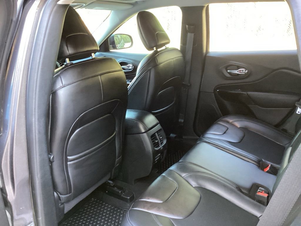 Used 2019 Jeep Cherokee Latitude Plus image 37