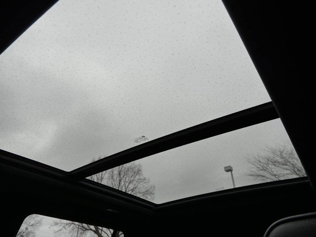 Used 2022 GMC Yukon Denali w/ Denali Premium Package image 50