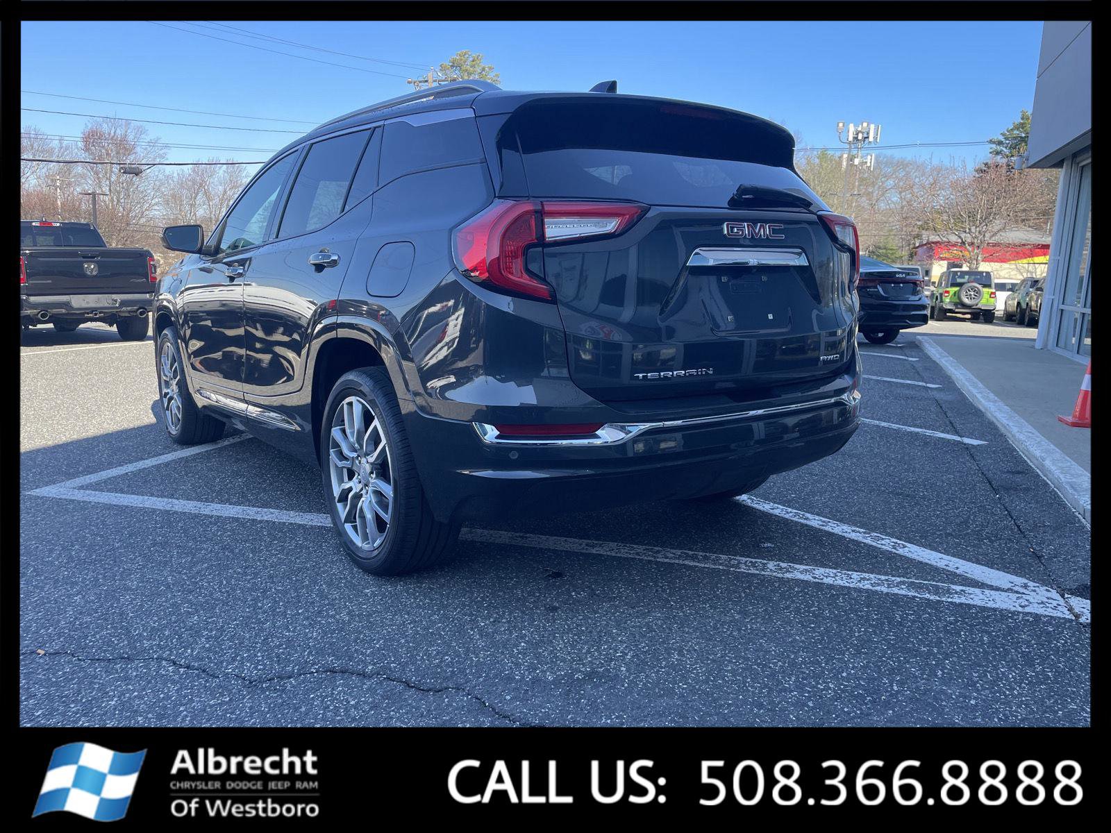 Used 2022 GMC Terrain Denali w/ Denali Premium Package image 3