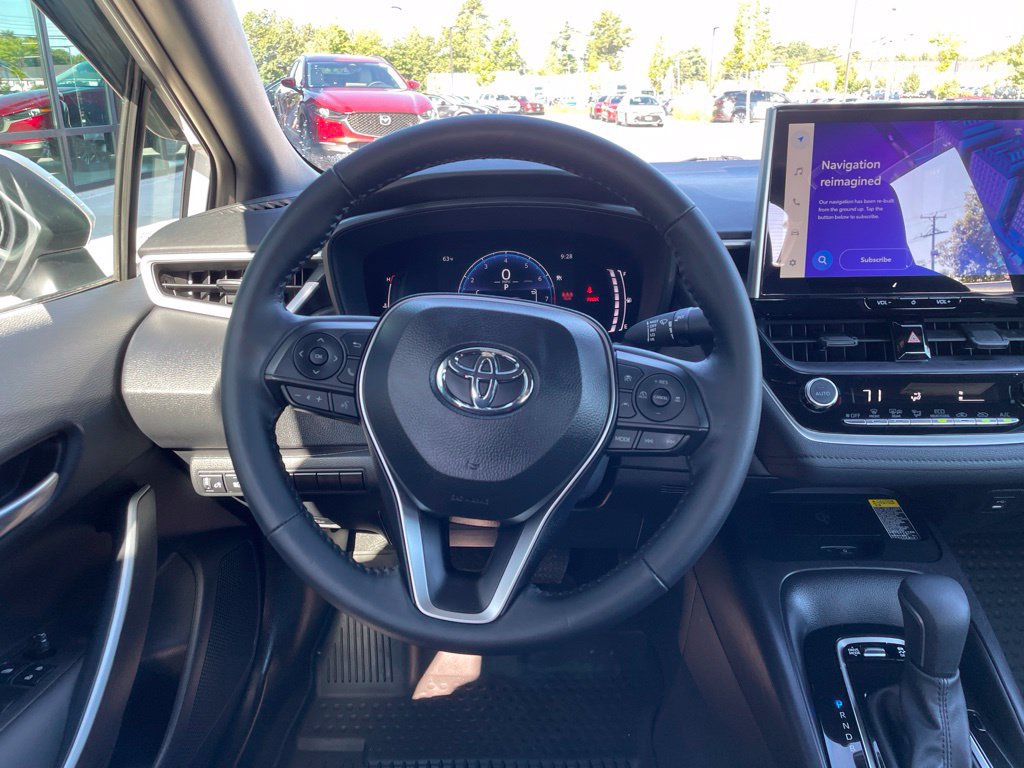 Used 2025 Toyota Corolla SE w/ SE Premium Package FWD image 18