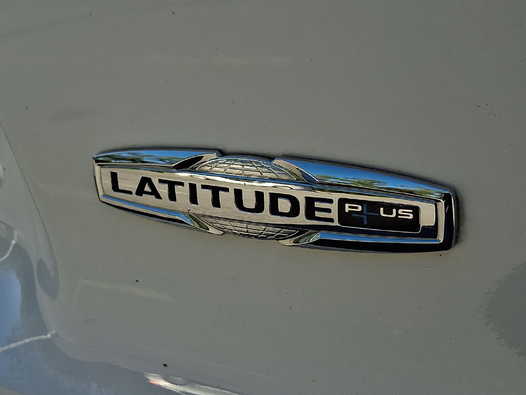 Used 2020 Jeep Cherokee Latitude Plus w/ Cold Weather Group AWD/4WD image 30